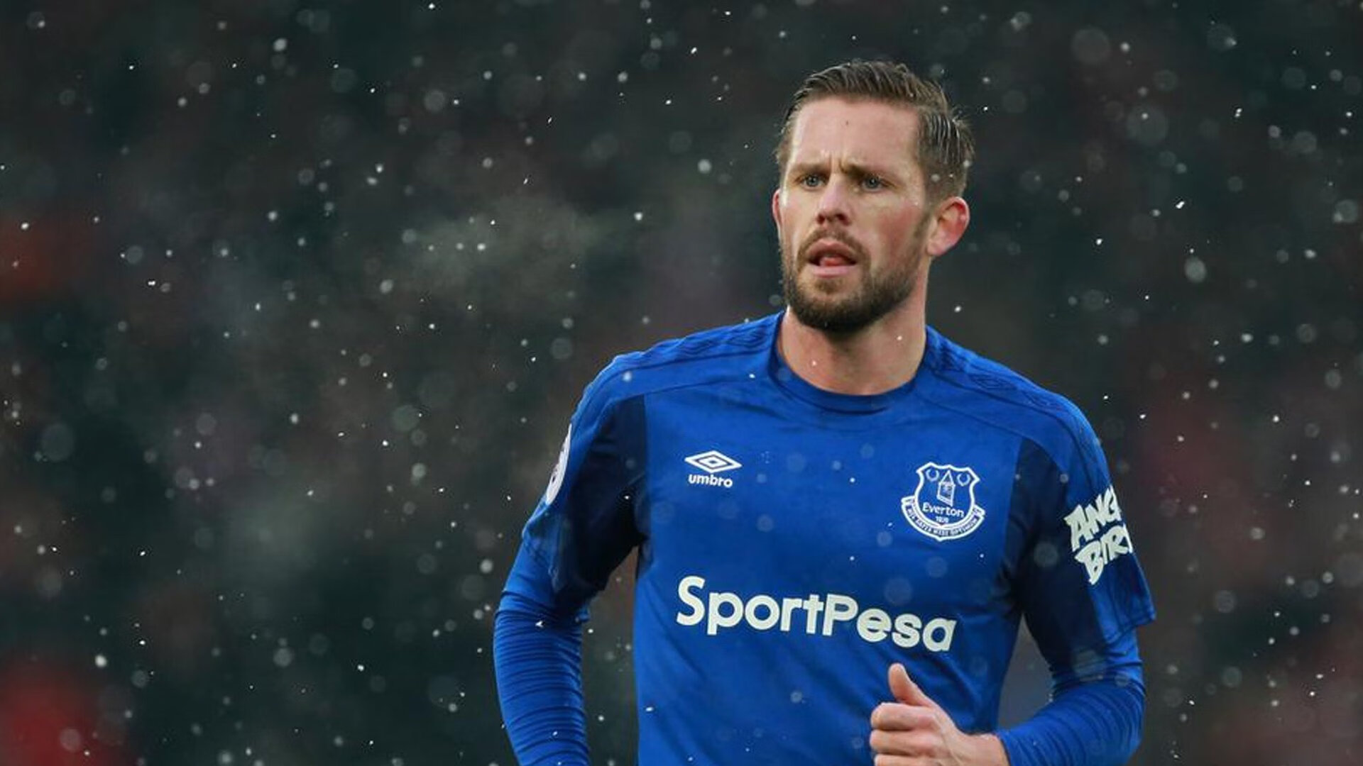 “宽板滑水赛:马鞍山赛场挑战极限水上运动”